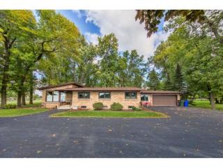 514 Memorial Dr, Winneconne, WI 54986-9606