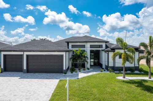 216 15th St, Cape Coral, FL 33909-1120