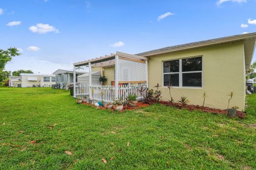 187 Camino Del Rio, Fort Pierce FL  34952-7931 exterior