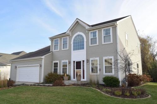 10121 Dean Rd, Milwaukee, WI 53224-2437