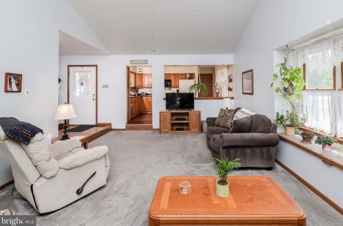 6 Pendleton Dr, Berlin Boro NJ  08009-9672 exterior