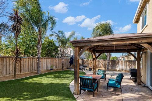 7018 Westminster Ct, Vacaville CA  95687-8254 exterior