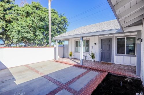 6651 Forest St, Cypress, CA 90630-4912