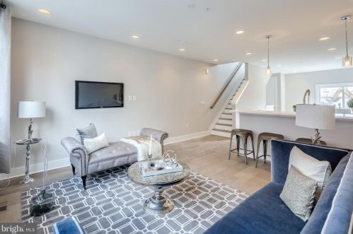 516 Fairmount Ave, Philadelphia PA  19123-0028 exterior