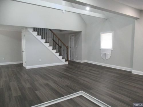 68 Hemlock St, Oakland NJ  07436-1829 exterior