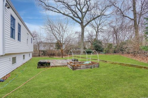 48 Thorney Ave, Huntington Station NY  11746-3253 exterior