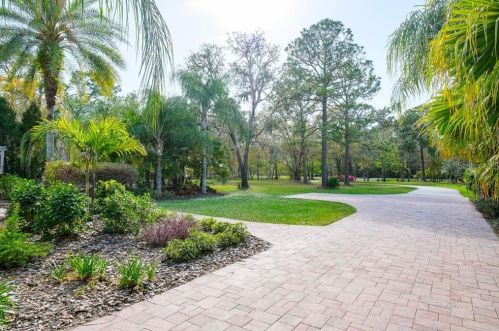 583 Lora Ln, Tarpon Springs FL 34688-9058 exterior