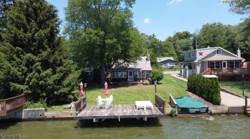 29 Bearfort Rd, West Milford Lakes, NJ 07480-1401