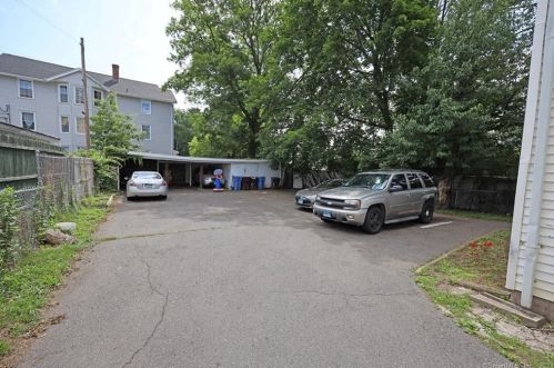 1371 Corbin Ave, New Britain CT  06053-3843 exterior