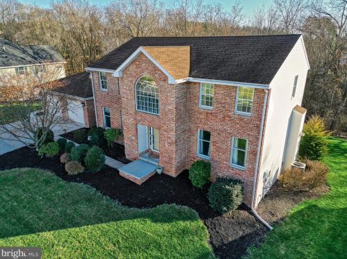56 Sherwood Cir, West Enola PA  17025-1840 exterior