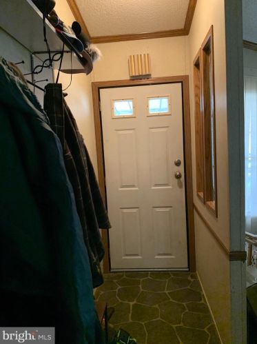 1002 Redwood Dr, Breinigsville PA  18031-1627 exterior