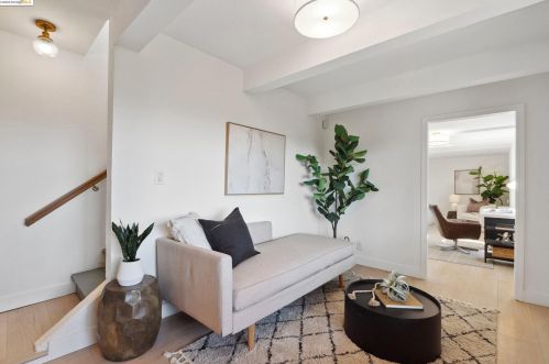 8017 Crest Ave, Oakland CA  94605-3611 exterior