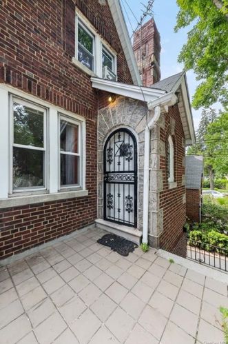 4229 Ely Ave, Bronx, NY 10466-2035