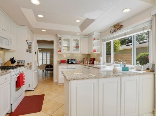 6569 Pinion St, Calabasas CA  91377-1212 exterior