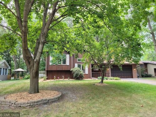 19 Oak Leaf Ln, Lino Lakes, MN 55014-1775