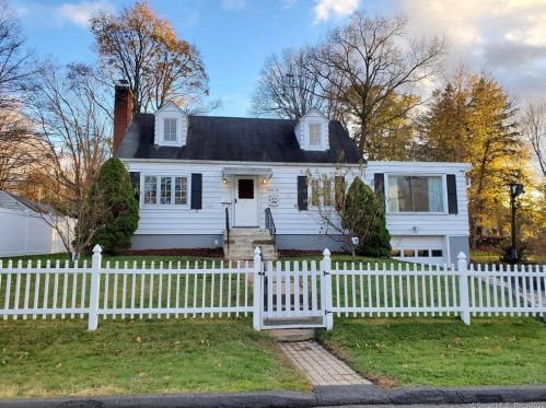 26 Jensen St, Manchester, CT 06042-3614