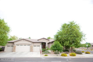 8371 Gardenia Ave, Glendale, AZ 85305-3935