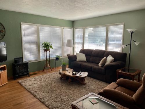 921 Hutchins St, Lodi CA  95240-5242 exterior