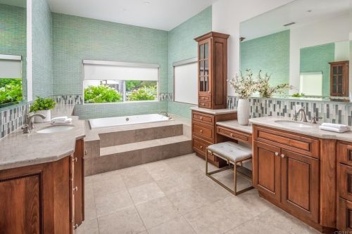 3413 Dove Holw Rd, Encinitas CA 92024-7247 exterior