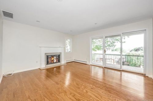 1203 Eagle Bay Dr, Crotonville, NY 10562-2355