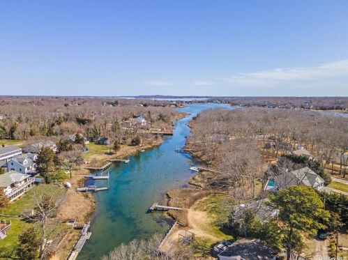 305 Bayberry Rd, Southold NY  11971-4436 exterior