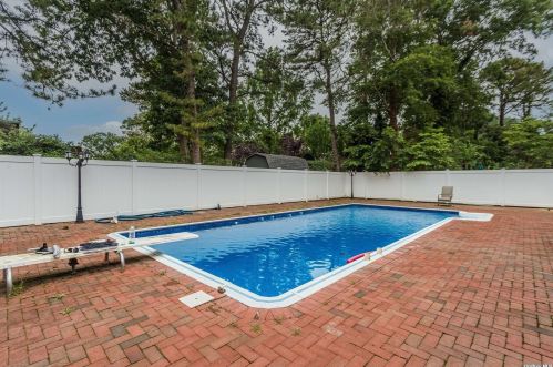 292 Parkside Ave, Miller Place NY  11764-3521 exterior