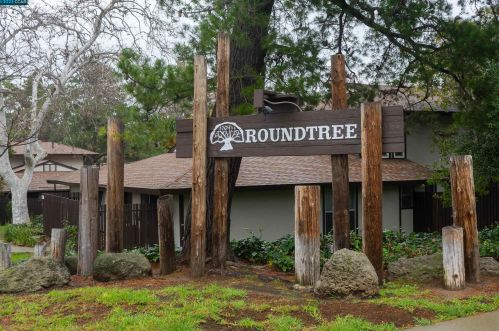 5501 Roundtree Dr, Concord CA  94521-3931 exterior