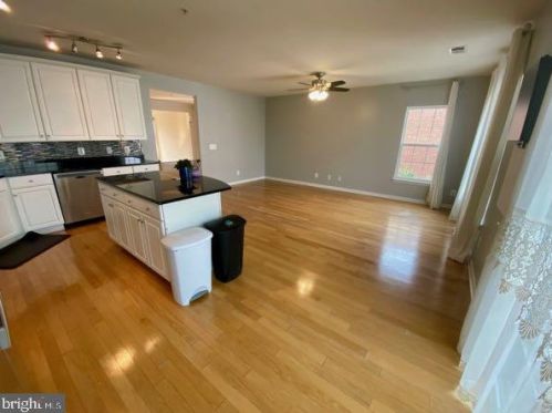 15352 Kensington Park Dr, Woodbridge VA  22191-6571 exterior