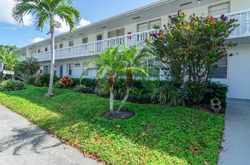 355 Chatham R, West Palm Beach, FL 33417-1855