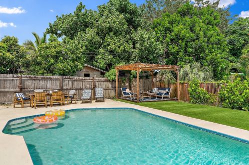 3573 Everglades Rd, West Palm Beach, FL 33410-2312