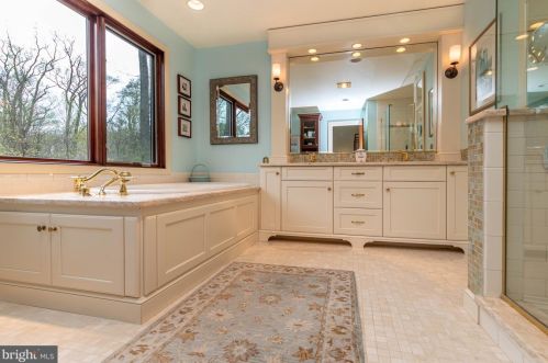 1006 Gwilym Cir, Berwyn PA  19312-2237 exterior