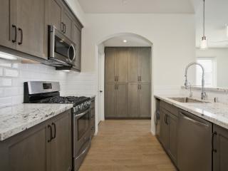 738 Wilcox Ave, Los Angeles CA  90038-3616 exterior