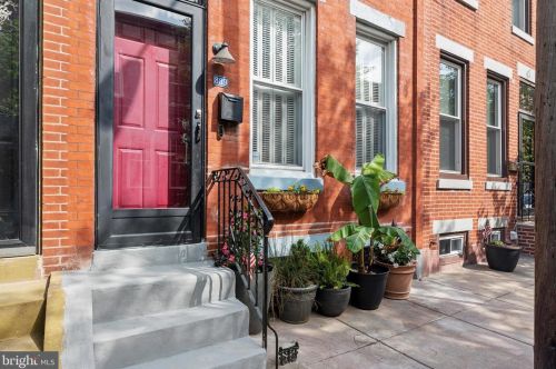 889 Bucknell St, Philadelphia PA  19130-1934 exterior