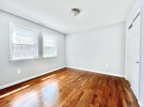271 Charles St, Bridgeport CT  06606-5624 exterior