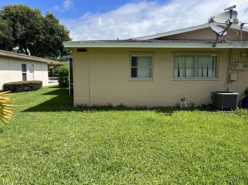 4392 Golfers Cir, West Palm Beach FL  33410-4610 exterior