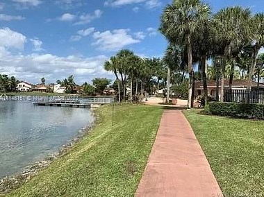 17432 63rd Ct, Hialeah FL  33015-4485 exterior