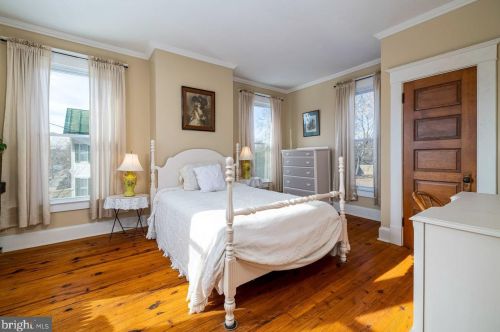 102 High St, Edinburg VA  22824-3084 exterior