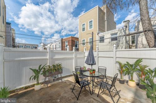 2217 Carpenter St, Philadelphia PA 19146-2517 exterior