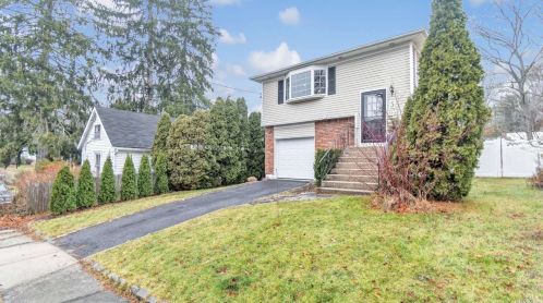 5 Van Wicklen Ct, Northport, NY 11768-2110