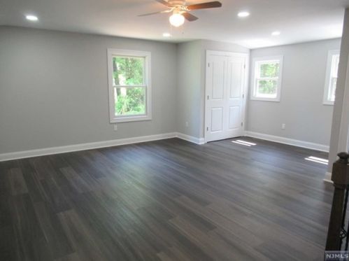 68 Hemlock St, Oakland NJ  07436-1829 exterior