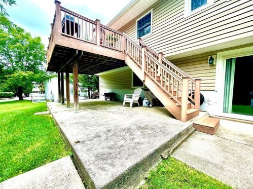 1 Parkside Dr, Airmont NY  10901-7601 exterior