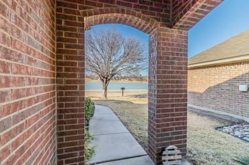 8524 Lake Springs Trl, Hurst, TX 76053-7509