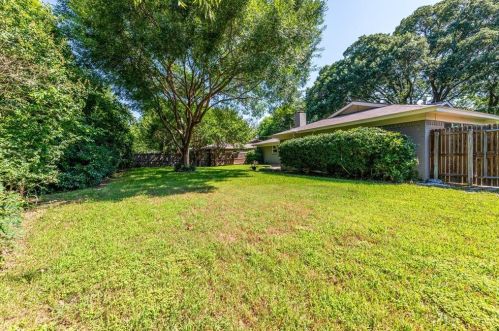 6809 Valhalla Rd, Fort Worth TX  76116-9113 exterior