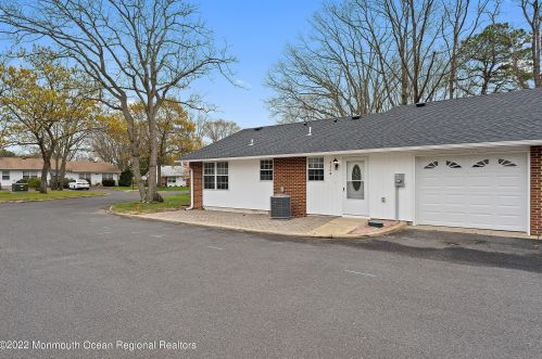 836 Inverness Ct, Lakewood, NJ 08701-8200