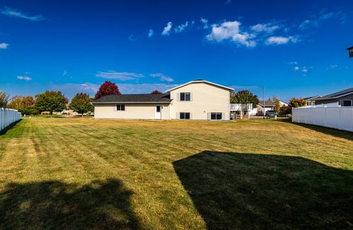 904 Winchester Ln, Holmen WI  54636-8713 exterior