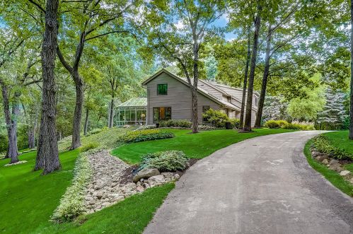 7340 Hilltop Ln, Lake Geneva, WI 53147-3634