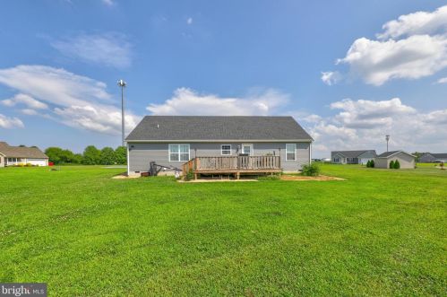 4 Highland Dr, Seaford DE  19973-4827 exterior