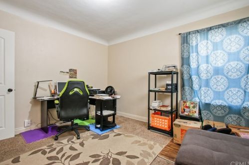 10332 Hunt Ave, South Gate CA  90280-6804 exterior