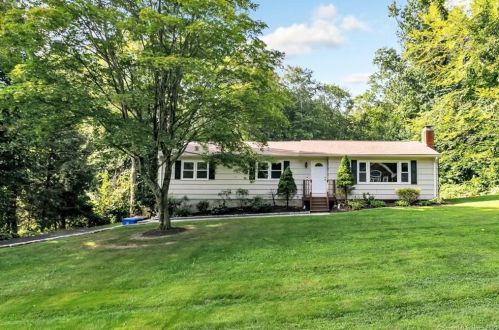 65 Village Dr, Huntington, CT 06484-1732