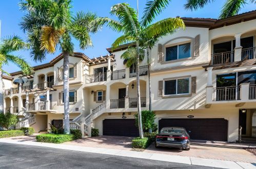 3020 Waterside Cir, Boynton Beach, FL 33435-6402